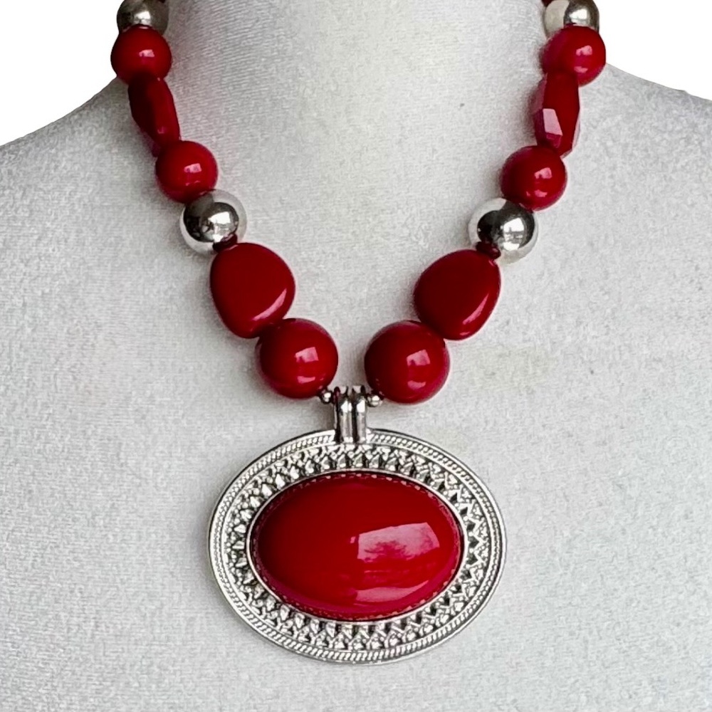 Statement Red Beaded Silver Tone Oval Pendant Chunky Bold Collar Necklace - Picture 3 of 7